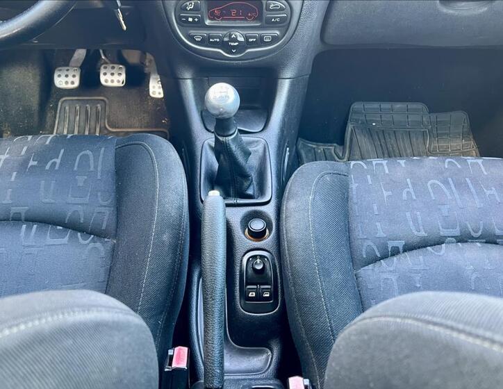 Peugeot 206 27