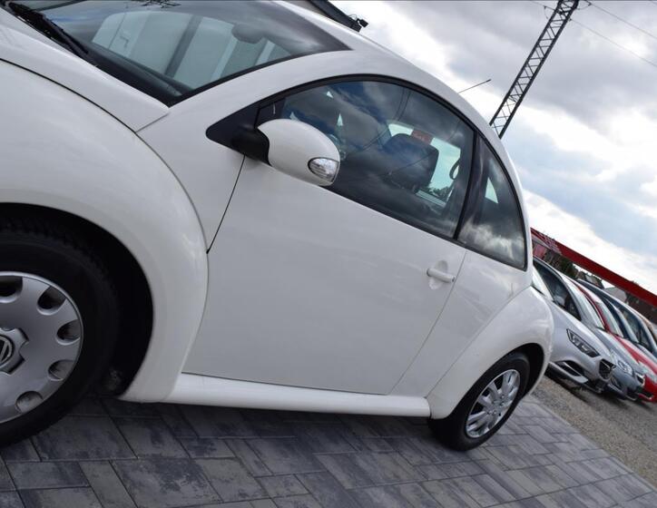 Volkswagen New Beetle 8
