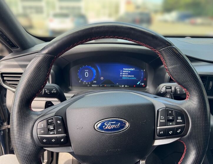 Ford Explorer 8