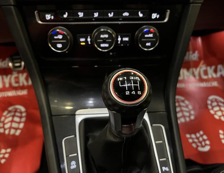 Volkswagen Golf 19