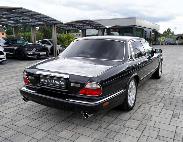 Jaguar XJR 6