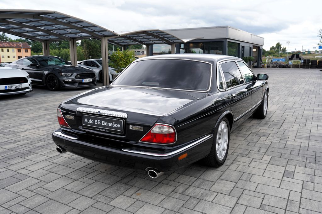 Jaguar XJR