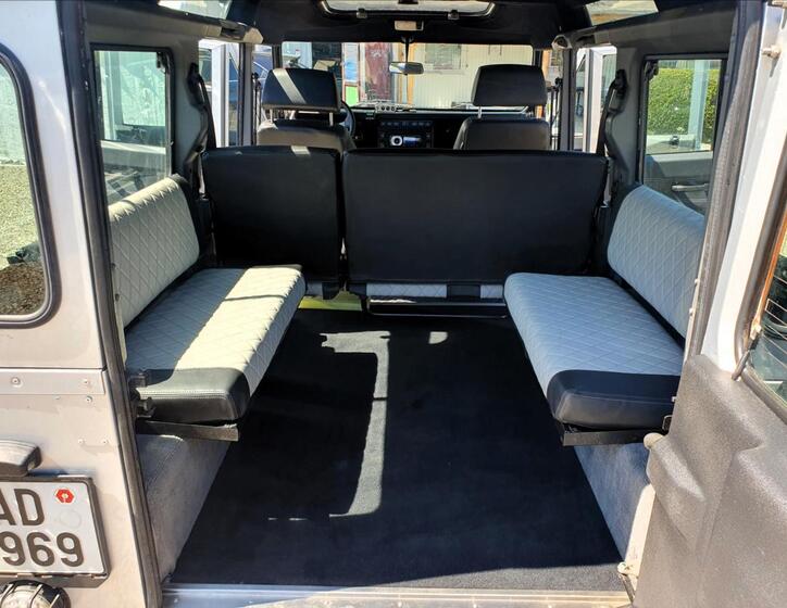 Land Rover Defender 30