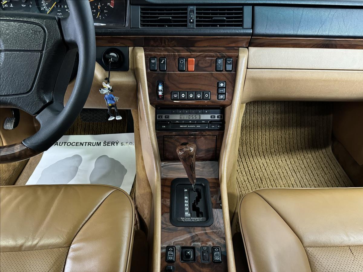 Mercedes-Benz 124