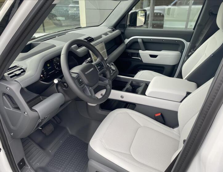 Land Rover Defender 10