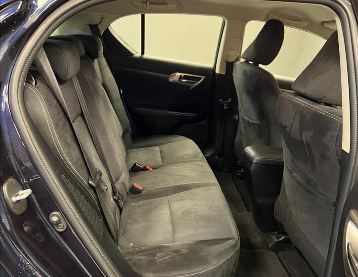 Lexus CT 200h 9