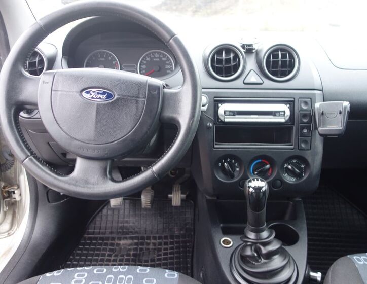 Ford Fiesta 13