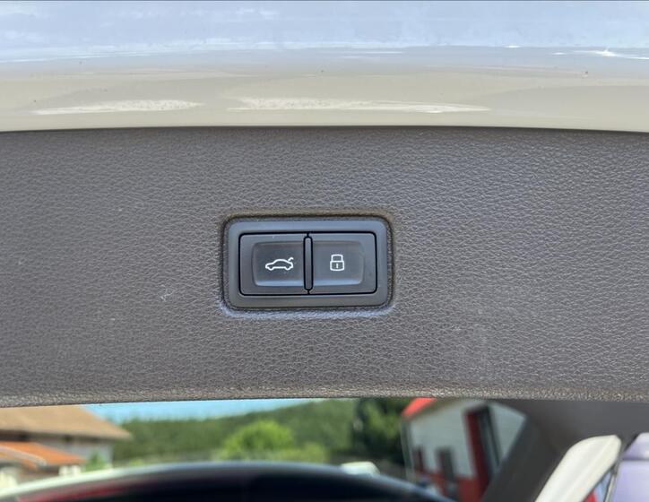 Audi Q7 8