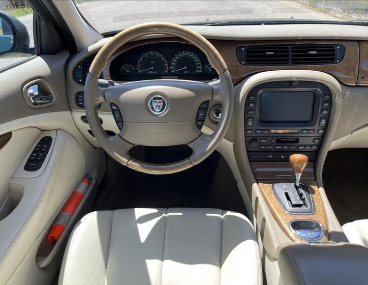 Jaguar S-Type 14