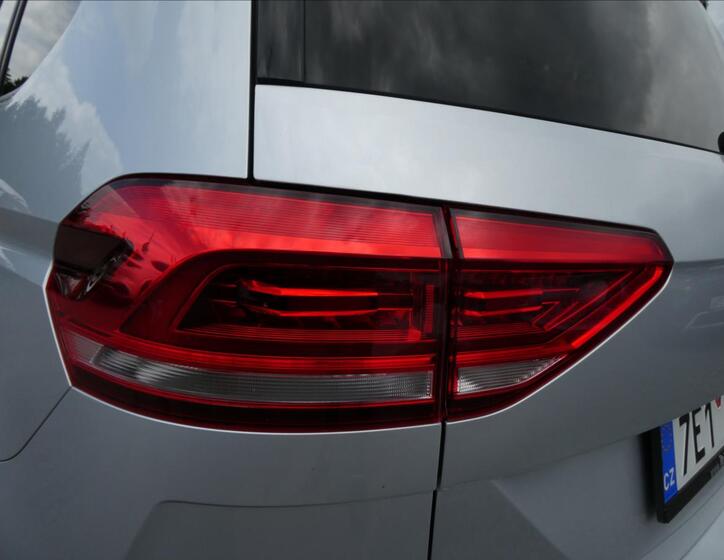 Volkswagen Touran 11
