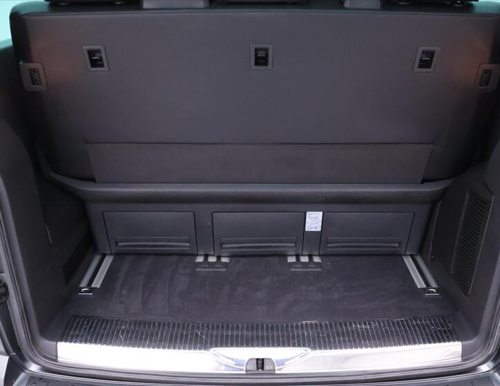 Volkswagen Multivan 10