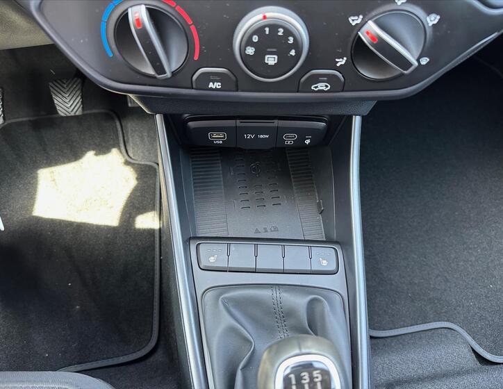 Hyundai i20 10