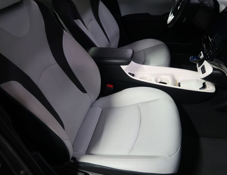 Toyota Prius 13