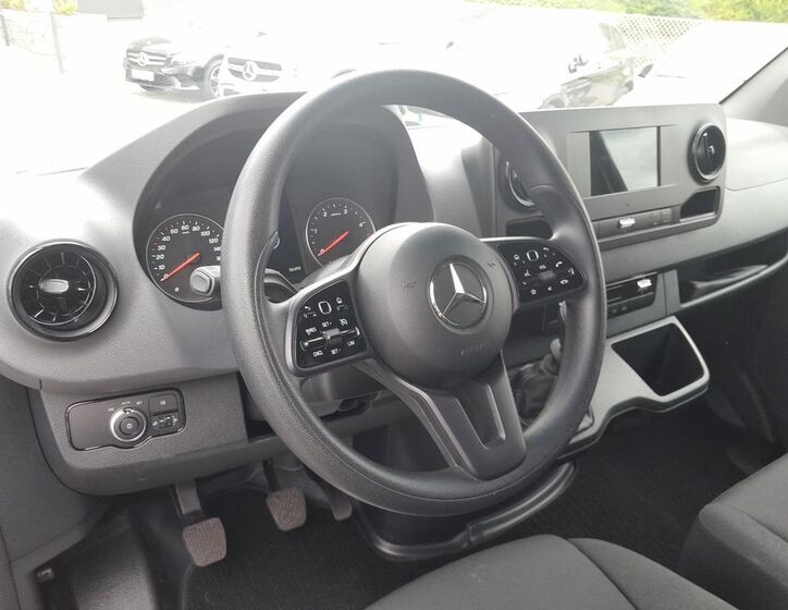 Mercedes-Benz Sprinter 9