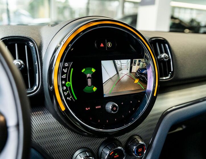 Mini Countryman 18