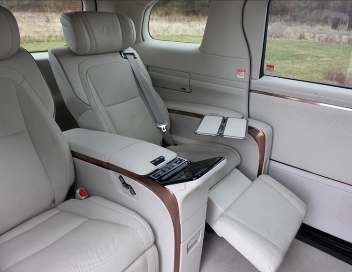 Lexus LM 350h 40