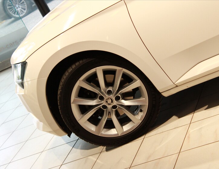 Škoda Superb 32