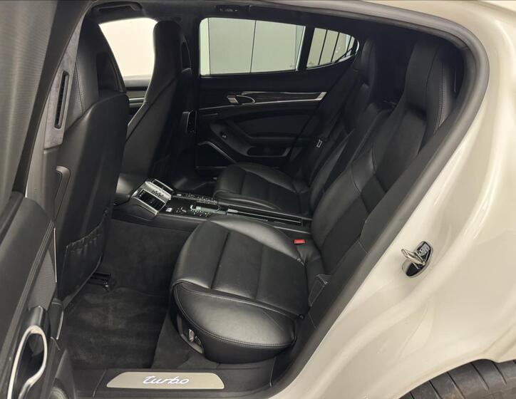 Porsche Panamera 44