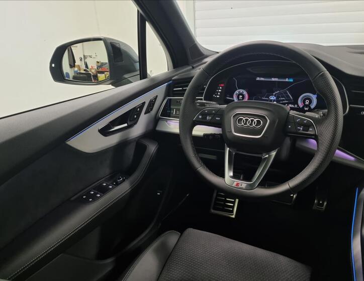 Audi Q7 25