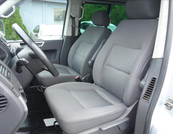 Volkswagen Multivan 11