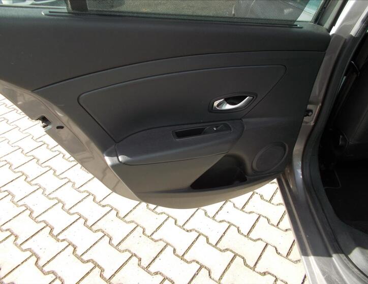 Renault Fluence 16