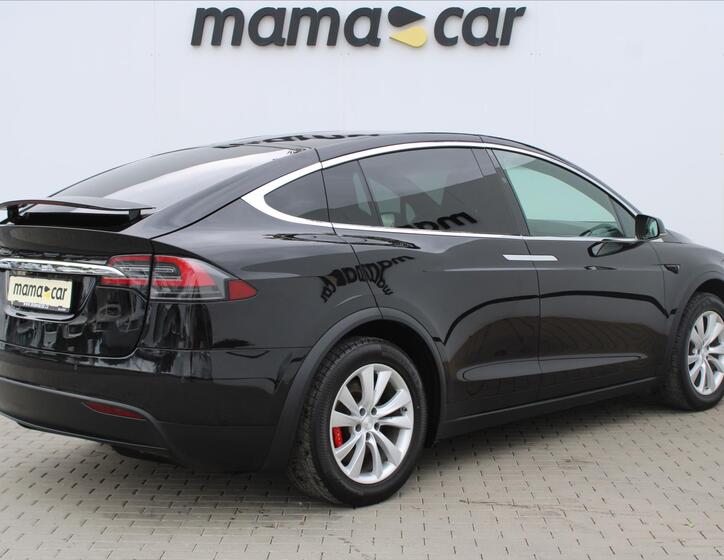 Tesla Model X 7