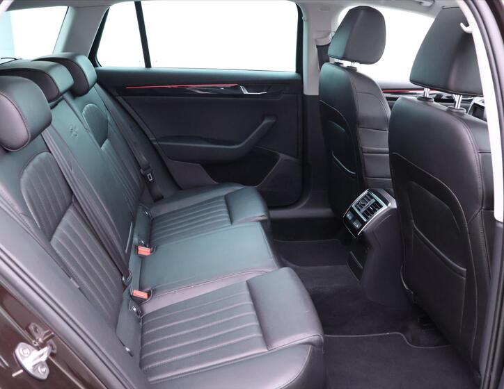 Škoda Superb 14