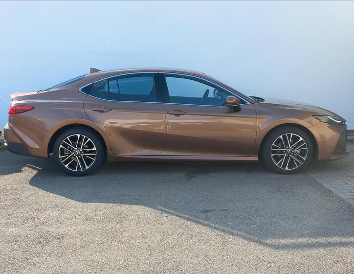 Toyota Camry 2