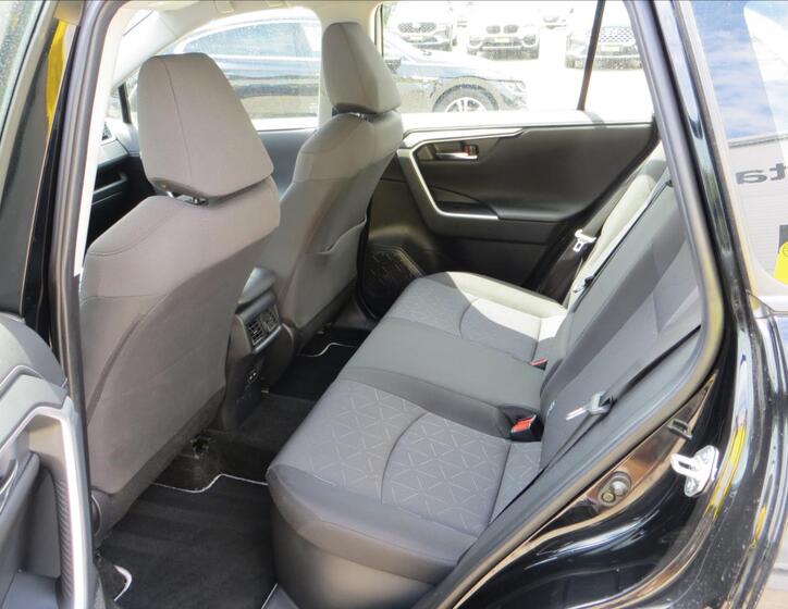 Toyota RAV4 24