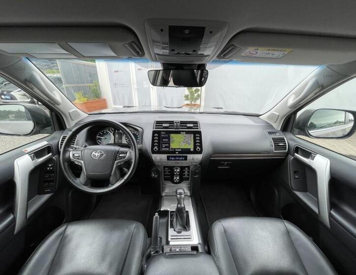 Toyota Land Cruiser 16