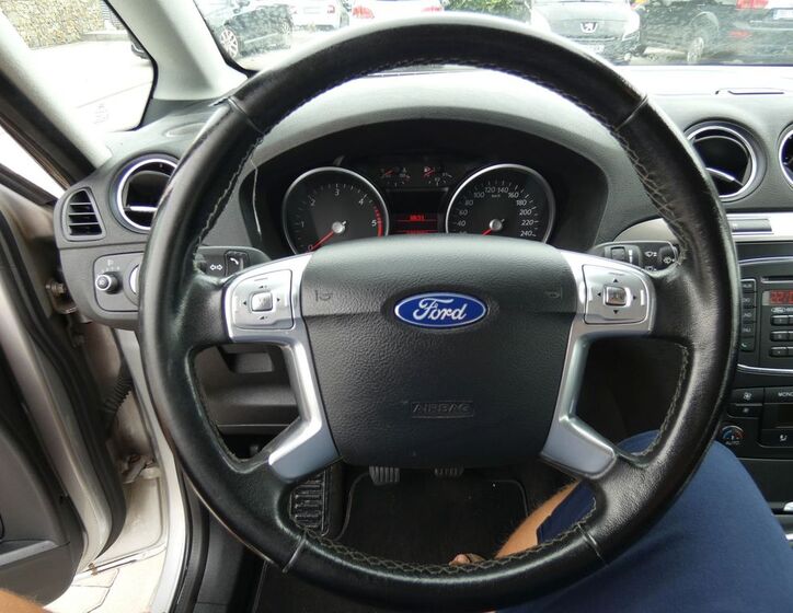 Ford Galaxy 31