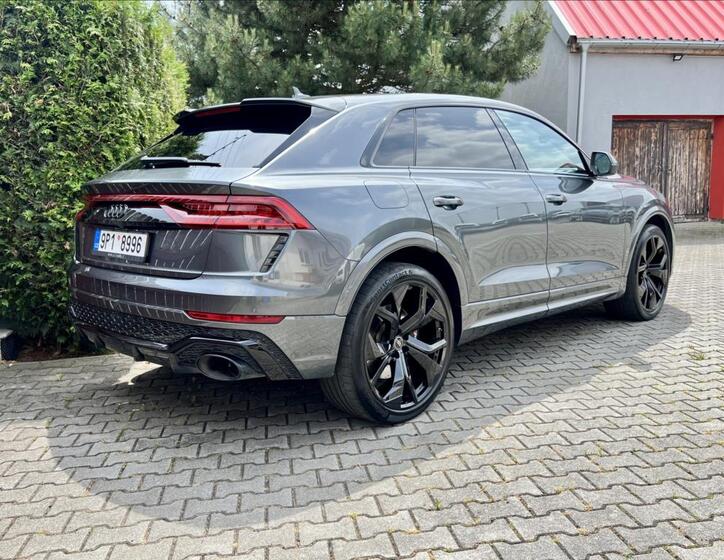 Audi RS Q8 5