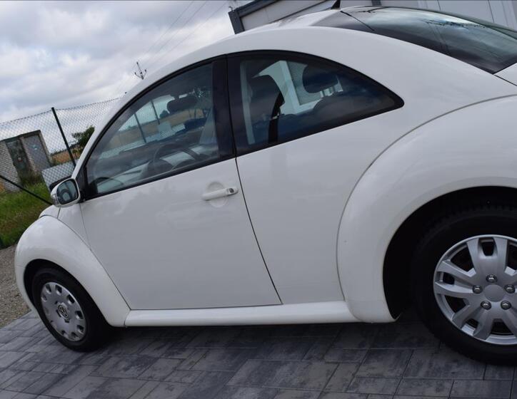 Volkswagen New Beetle 11