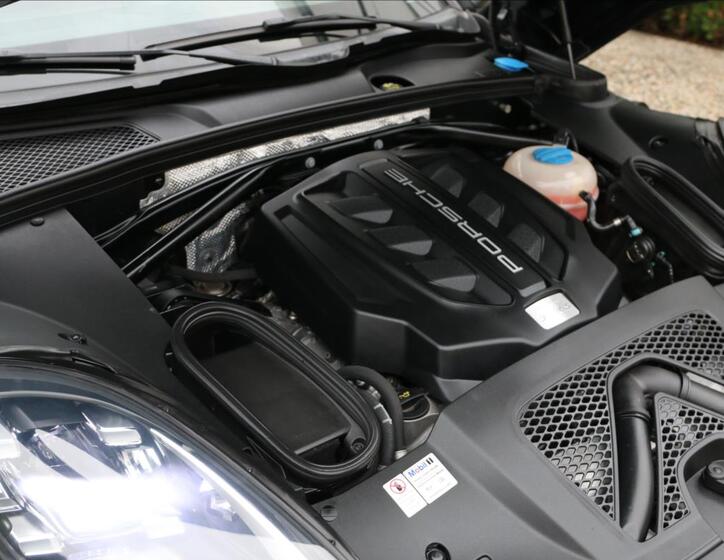 Porsche Macan 61