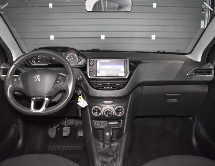 Peugeot 208 11
