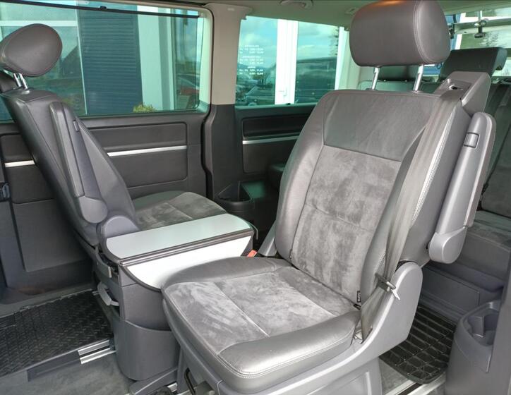 Volkswagen Multivan 14