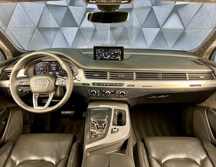 Audi Q7 10