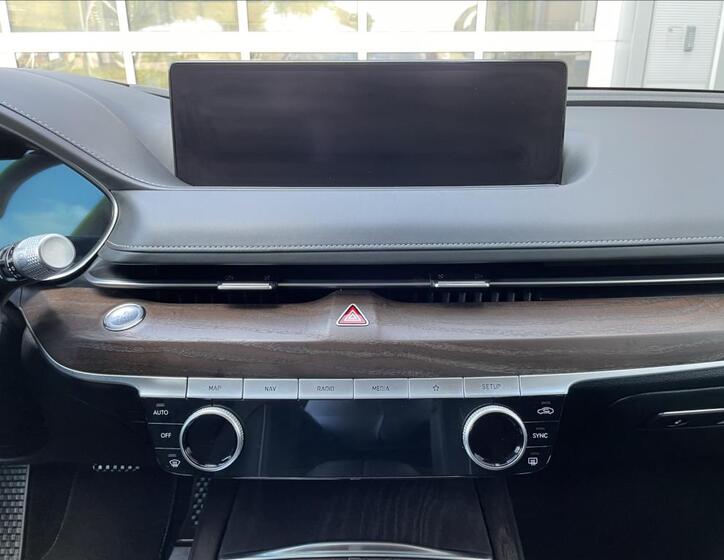 Hyundai Genesis 13