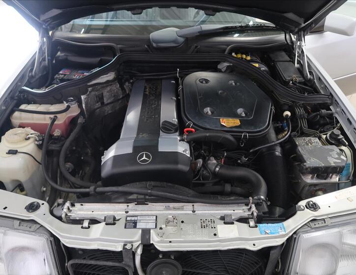 Mercedes-Benz 124 9