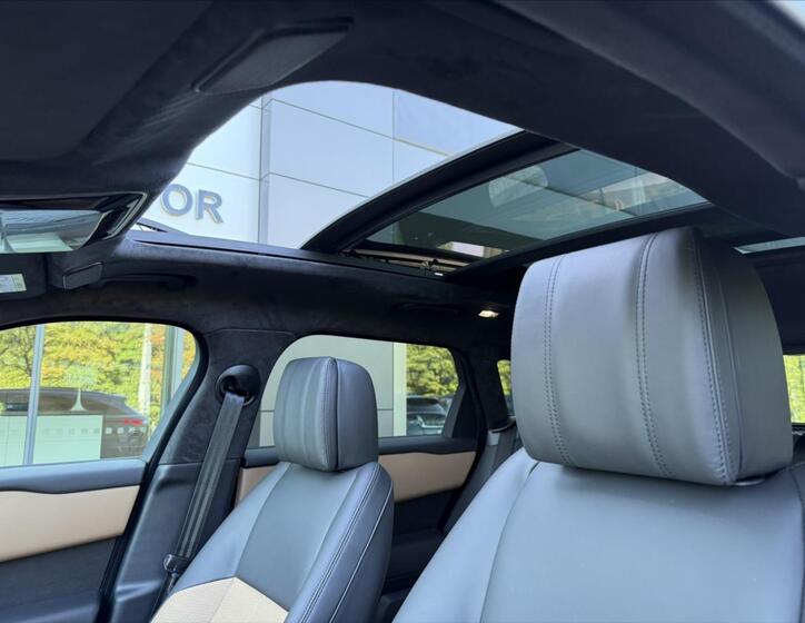 Land Rover Range Rover Velar 14