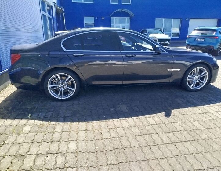 BMW Řada 7 6
