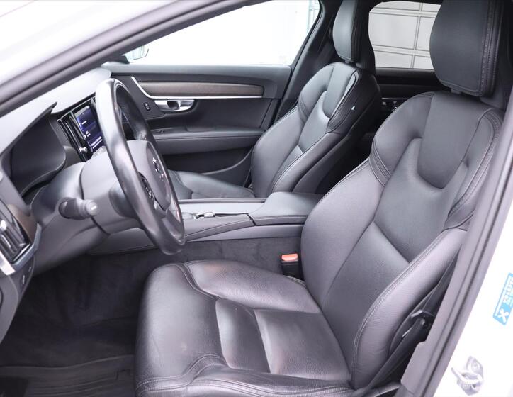 Volvo V90 12