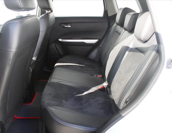 Suzuki Vitara 11