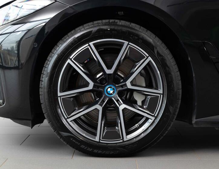 BMW i4 6