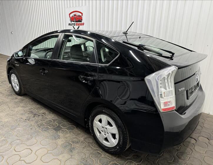 Toyota Prius 6