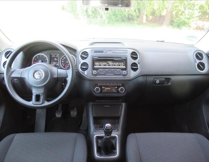 Volkswagen Tiguan 9