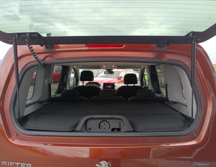 Peugeot Rifter 26