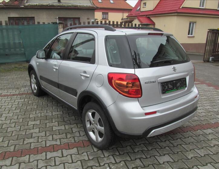 Suzuki SX4 8