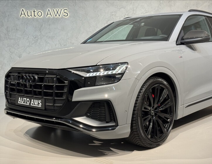 Audi Q8 4