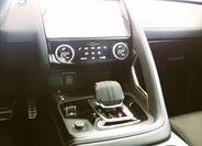 Jaguar E-Pace 11